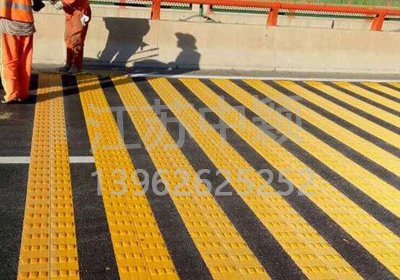 青島道路劃線 青島交通劃線一平方米多少錢？