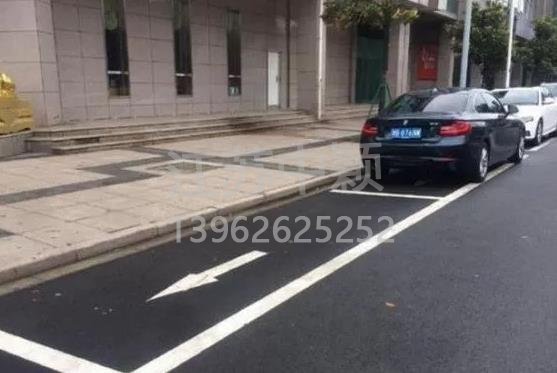 車停在車位也被貼處罰單子？交通警察：這三種停車方式也算違規(guī)！